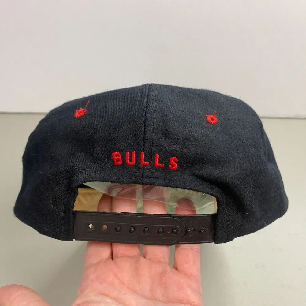 Chicago Bulls Hat‎ Snap Back Wool Blend Black Red Embroidered NBA VINTAGE AJD